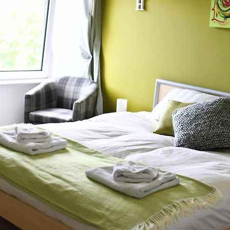 Eaton House Hotel Pembroke Ngoại thất bức ảnh
