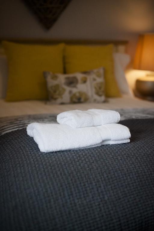 Eaton House Hotel Pembroke Ngoại thất bức ảnh