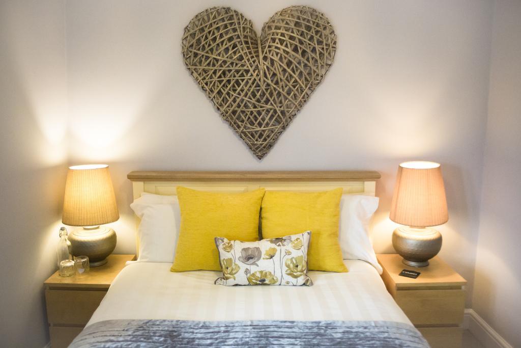 Eaton House Hotel Pembroke Ngoại thất bức ảnh