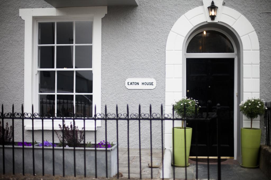Eaton House Hotel Pembroke Ngoại thất bức ảnh