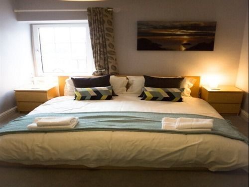 Eaton House Hotel Pembroke Ngoại thất bức ảnh